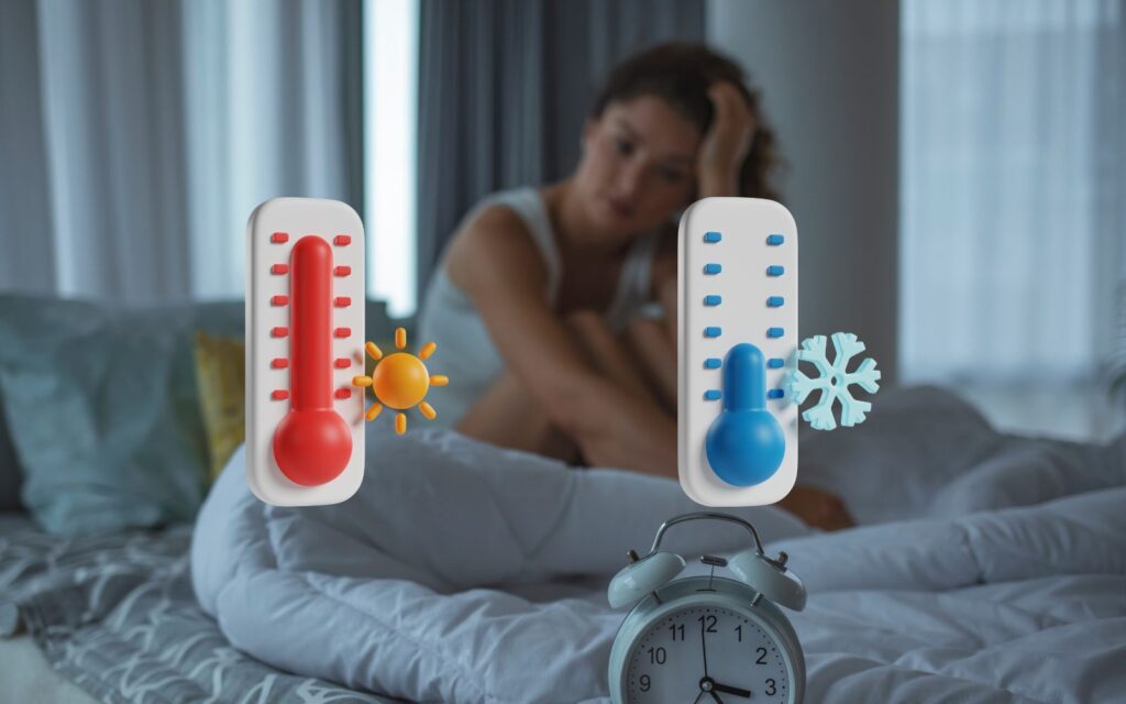 Coverbillede af en kvinde der sidder i en seng og har det varmt. Der er to termometre foran hende. En er kold og en anden er varm.