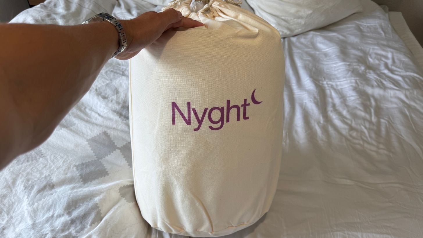 HybridDuvet tyngdedyne fremvisning på en seng